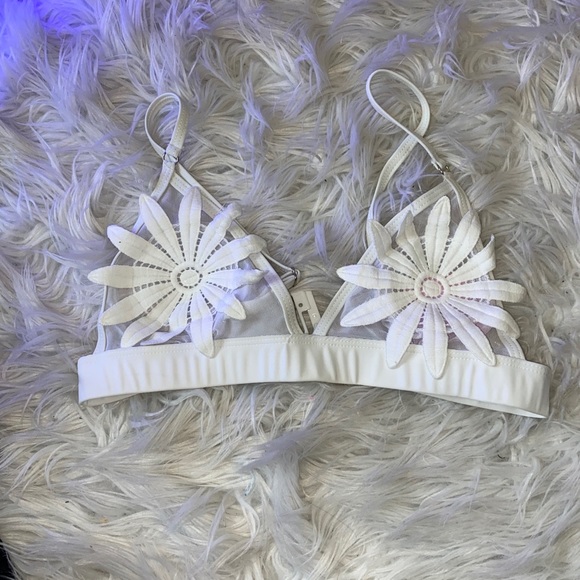 Flower petal white bikini top - Picture 1 of 1